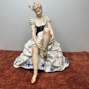 Antique Wallendorf 1764 Porcelain Ballerina Figurine #1318/I made in Germany